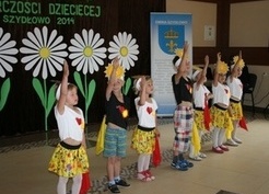 Zdjęcie z galerii: 2014.06.13. XIII Gminny Przegląd Twórczości Dziecięcej