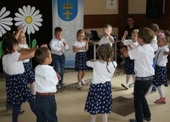Zdjęcie z galerii: 2014.06.13. XIII Gminny Przegląd Twórczości Dziecięcej