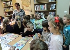 Zdjęcie z galerii: 08_2015 Z wizytą w bibliotece